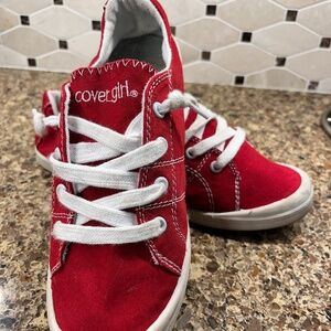 Pre-Owned COVER GIRL Red Converse Style Slip on style Sneaker